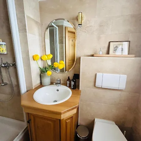 Enjoy Breathtaking View In Luxury Apartment